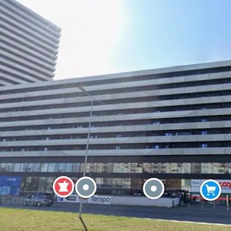 Y&y * ブラチスラヴァ